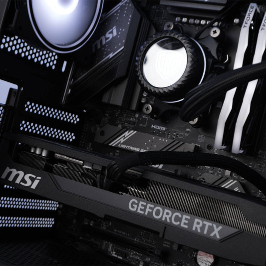 SimRacing PC PRO für Triple Screen (NVIDIA RTX 5080 & AMD Ryzen 7 9800X3D)