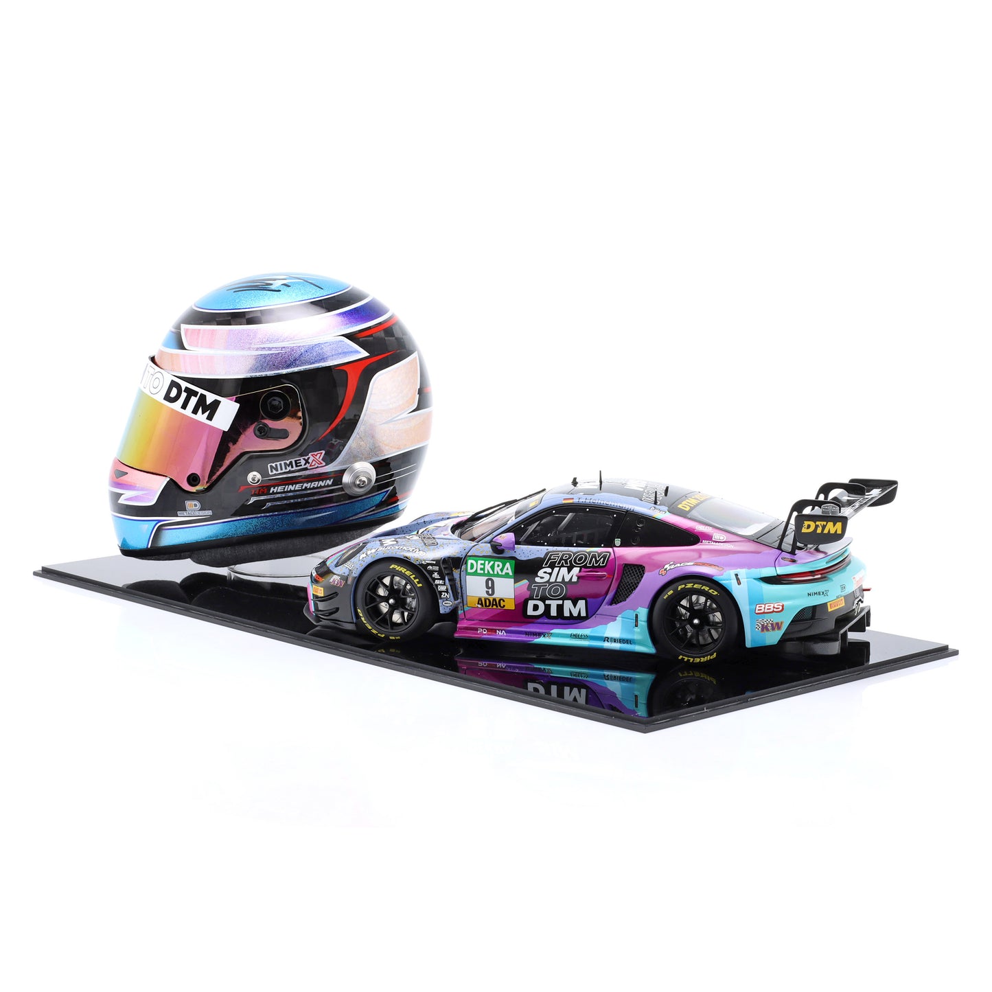 Collector's Edition From Sim to DTM - Modellauto & Helm & Vitrine