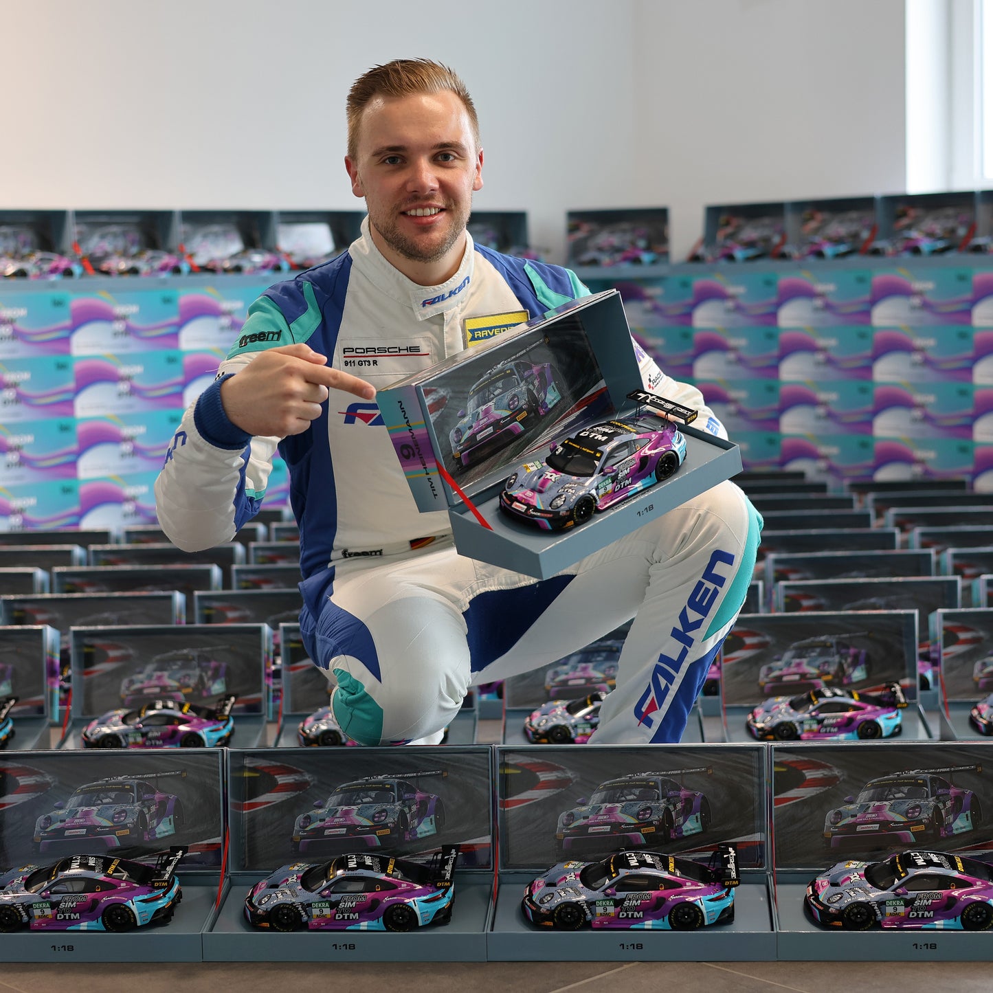 Modellauto Collector’s Edition Porsche 911 GT3 R (992) From Sim to DTM #9 DTM 2023 Toksport WRT Ixo Maßstab 1:18 Modellauto des Jahres 2025